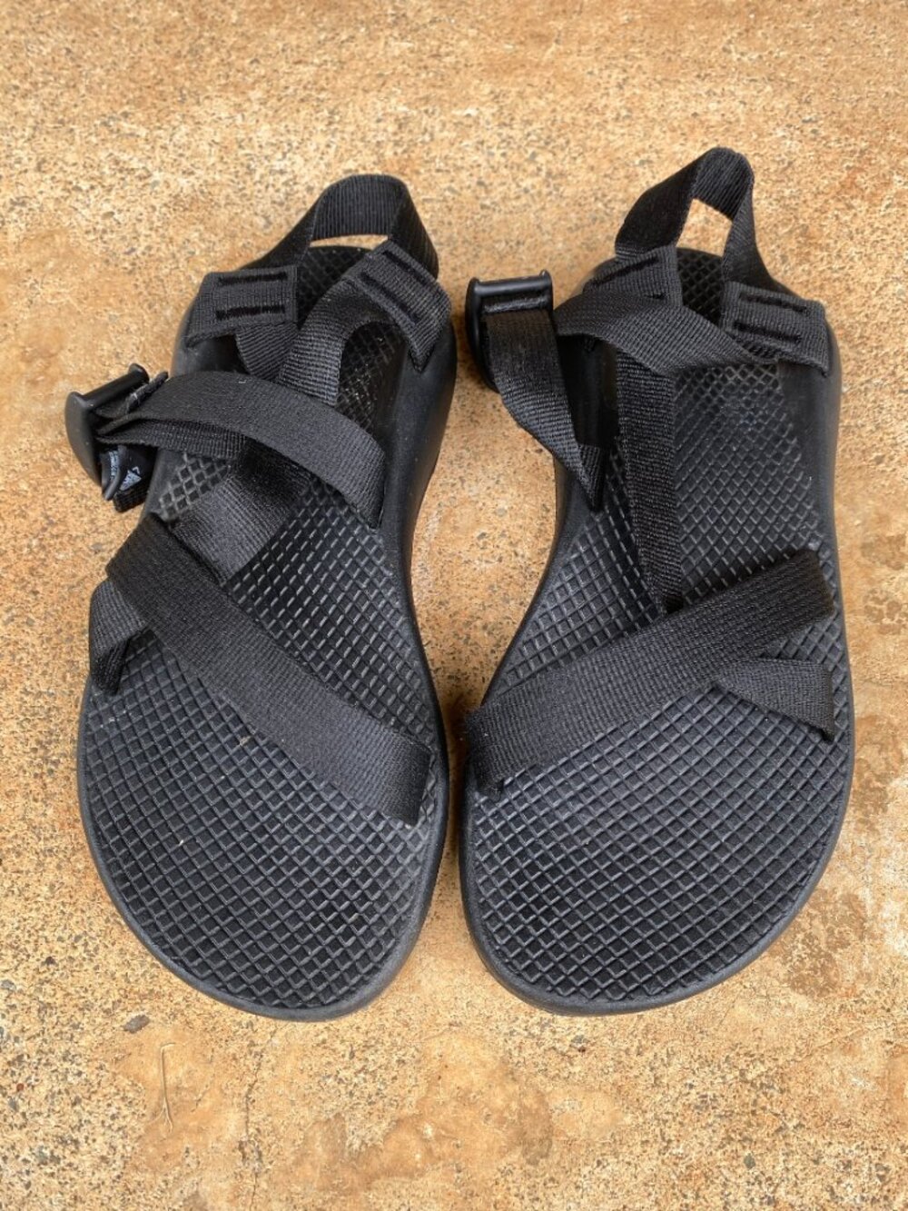 NEW Chaco Women's Black Sandals w/ Black Straps Size 7